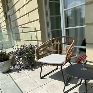 przy-przystani-apartament-paryski.hotelswroclaw.com/